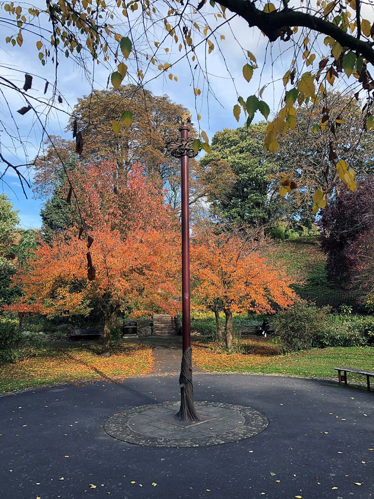 Photo of a Maypole.