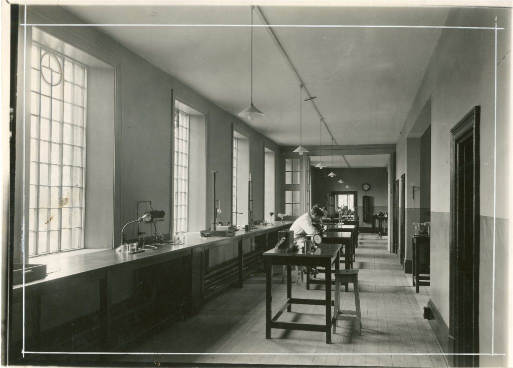 A picture of the early years of physics teaching in the 'Main building'